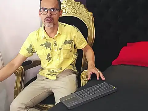 Oswalldo   online show from March 22, 11:35 am