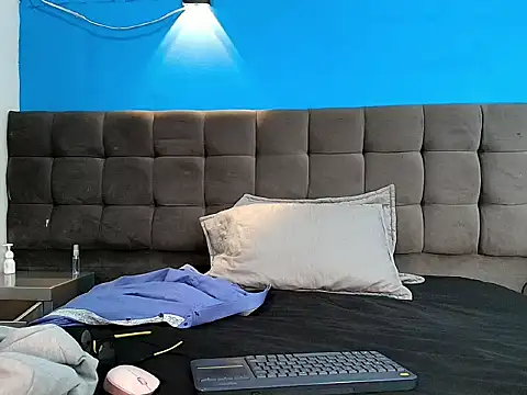 Oswalldo   online show from April 8, 11:21 am