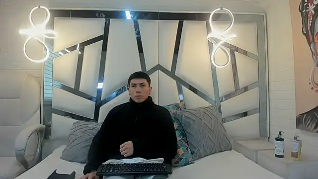 Snapshot of ScarlettAndLucas chatting on March 2, 12:23 pm ScarlettAndLucas online show from March 2, 12:23 pm