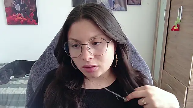 Snapshot of yessica_gomez01 chatting on April 24, 7:38 pm yessica gomez01 online show from April 24, 7:38 pm