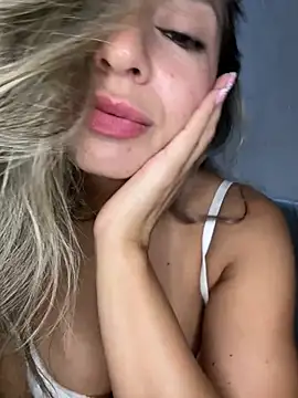 Snapshot of bebitas2_ chatting on March 3, 12:06 am bebitas2 online show from March 3, 12:06 am