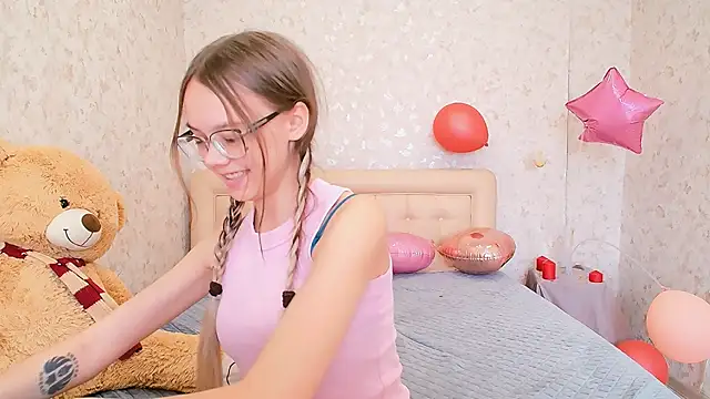 LolliStrawberry online show from March 13, 7:04 am