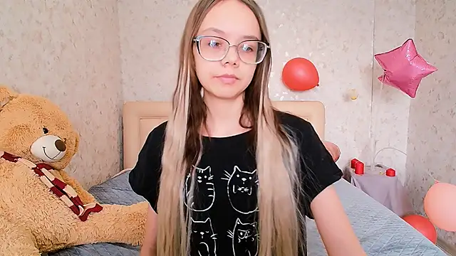 LolliStrawberry online show from March 14, 2:17 am