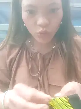 jjennyyy online show from February 14, 8:22 am