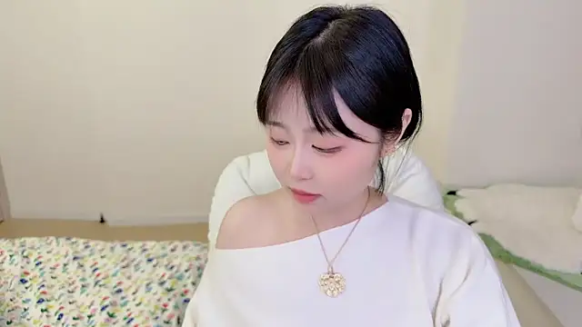 Onefiona online show from April 8, 1:44 pm