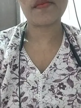 Snapshot of Zaara101 chatting on May 26, 5:42 pm Zaara101 online show from May 26, 5:42 pm
