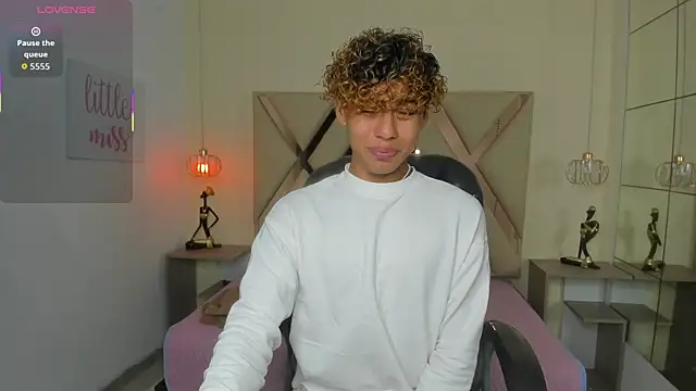 Snapshot of Anyelo_Twink chatting on May 11, 4:18 am Anyelo Twink online show from May 11, 4:18 am