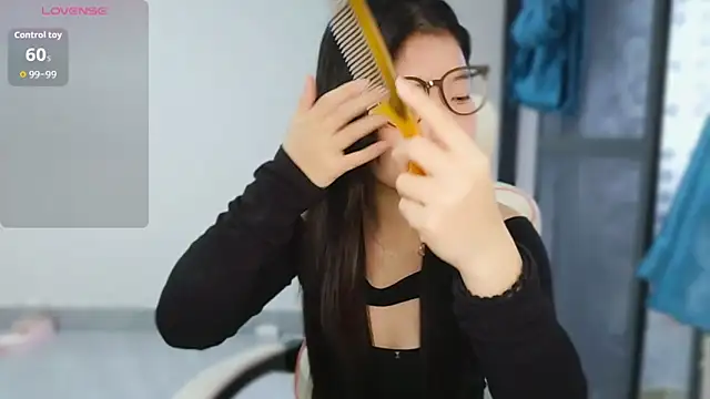 Snapshot of -XiaoYu-777 chatting on February 24, 8:34 am -XiaoYu-777 online show from February 24, 8:34 am