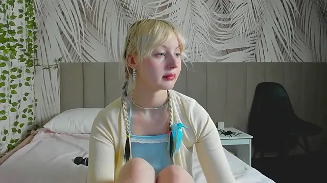 Snapshot of AdeleSilvy chatting on February 7, 1:42 am AdeleSilvy online show from February 7, 1:42 am