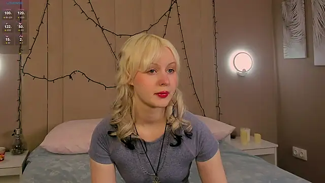 Snapshot of AdeleSilvy chatting on February 21, 1:39 am AdeleSilvy online show from February 21, 1:39 am