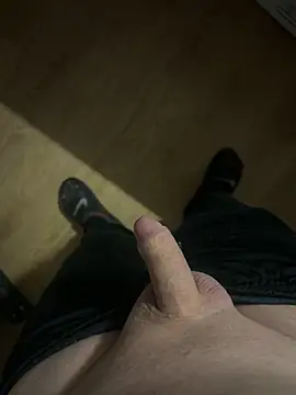 Snapshot of Hamsterdich chatting on February 6, 11:08 pm Hamsterdich online show from February 6, 11:08 pm