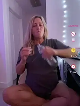 Snapshot of FoxyMillie chatting on July 1, 2:13 am FoxyMillie online show from July 1, 2:13 am