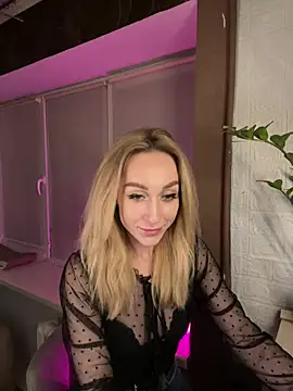 AnesaKis online show from April 12, 10:15 pm