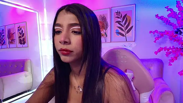 Divinee Cloe online show from February 14, 11:18 am