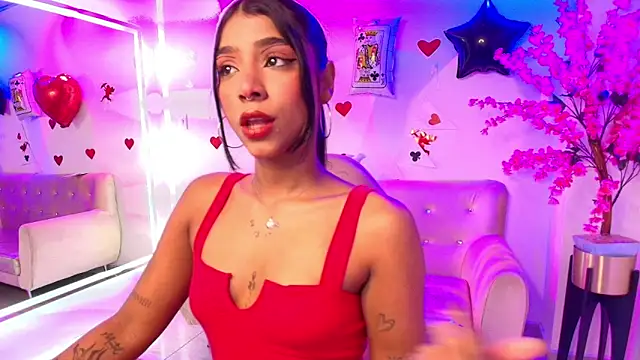 Divinee Cloe online show from February 24, 11:30 am