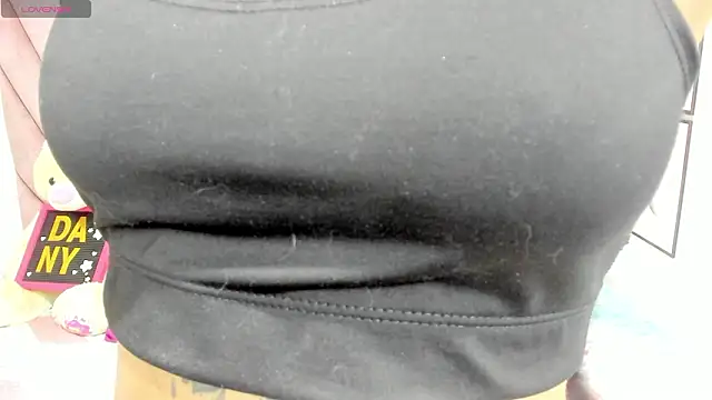 danibellucii  online show from March 6, 3:36 am