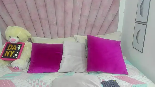 danibellucii  online show from March 12, 3:01 am