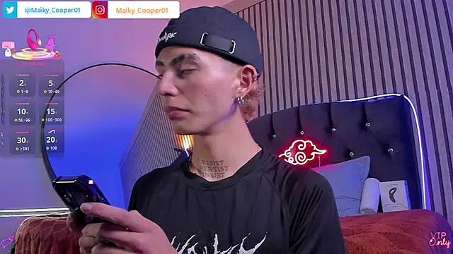 Snapshot of Maiky_Cooper01 chatting on July 18, 5:28 pm Maiky Cooper01 online show from July 18, 5:28 pm