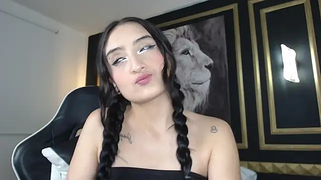 emma hiltonn  online show from February 11, 2:27 am