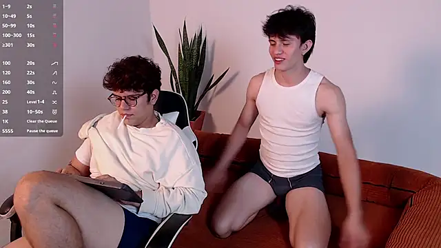 Snapshot of DarrenColleen chatting on February 8, 3:10 am DarrenColleen online show from February 8, 3:10 am