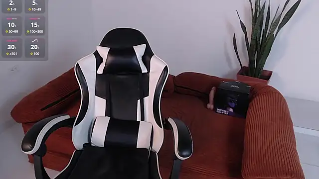 Snapshot of DarrenColleen chatting on February 19, 9:00 pm DarrenColleen online show from February 19, 9:00 pm