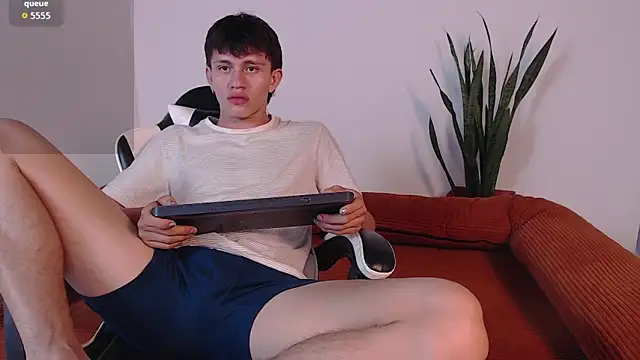 Snapshot of DarrenColleen chatting on February 22, 10:52 pm DarrenColleen online show from February 22, 10:52 pm