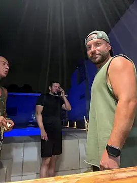 Snapshot of dogfrota chatting on January 13, 12:38 am dogfrota online show from January 13, 12:38 am