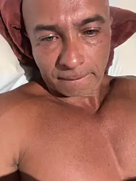 Snapshot of dogfrota chatting on February 21, 3:40 am dogfrota online show from February 21, 3:40 am