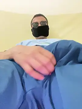 Snapshot of Uzieham22 chatting on February 21, 4:30 pm Uzieham22 online show from February 21, 4:30 pm