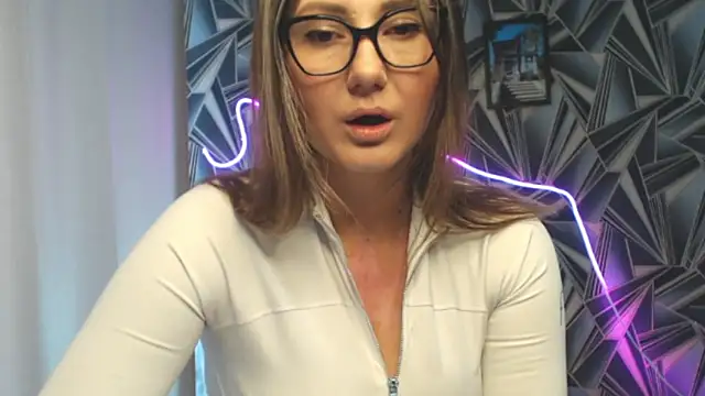 NikkiKiss    online show from May 14, 12:50 am