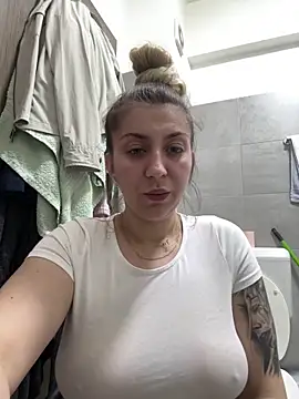 dalia0710 online show from April 16, 9:39 pm