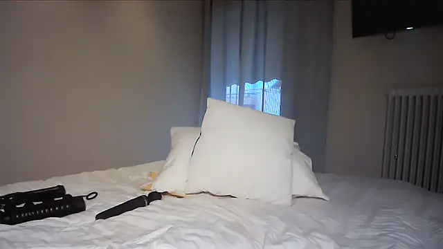 AlyssaFoxx  online show from April 15, 4:30 am