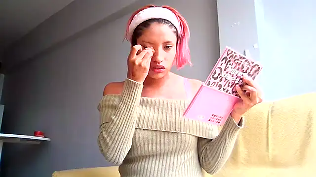 Snapshot of mindymiaw chatting on May 11, 6:27 pm mindymiaw online show from May 11, 6:27 pm