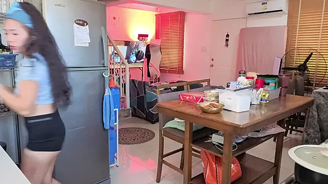 25sweetlilbunny online show from April 15, 3:24 am