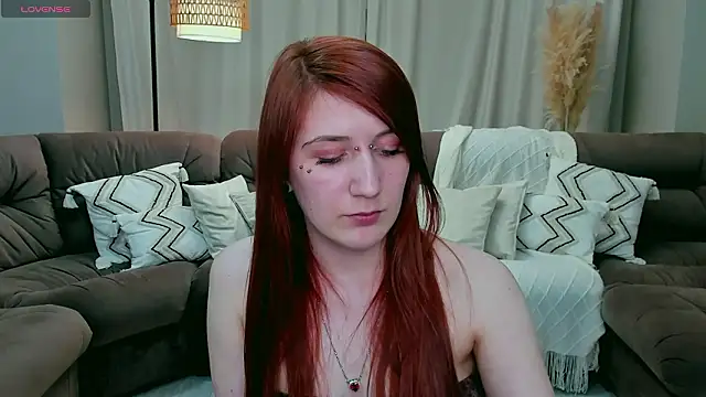 Snapshot of Polly_Sweet chatting on February 7, 6:55 pm Polly Sweet online show from February 7, 6:55 pm