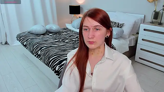 Snapshot of Polly_Sweet chatting on February 17, 6:47 pm Polly Sweet online show from February 17, 6:47 pm