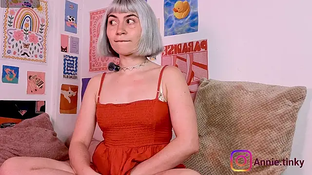 Snapshot of annieTinky0 chatting on February 17, 11:33 pm annieTinky0 online show from February 17, 11:33 pm