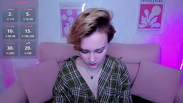 Snapshot of Ellie_Heavenly chatting on February 8, 1:42 am Ellie Heavenly online show from February 8, 1:42 am