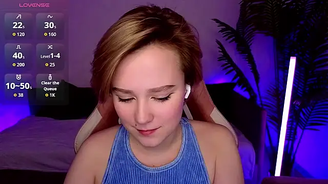 Snapshot of Ellie_Heavenly chatting on February 9, 2:37 am Ellie Heavenly online show from February 9, 2:37 am