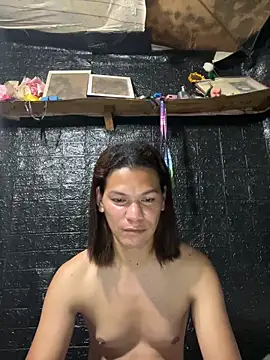 Snapshot of HugeAgatha chatting on February 13, 2:13 pm HugeAgatha online show from February 13, 2:13 pm