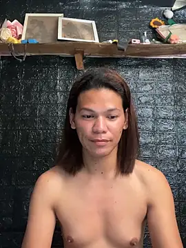 Snapshot of HugeAgatha chatting on February 17, 7:16 am HugeAgatha online show from February 17, 7:16 am