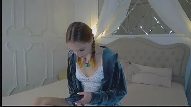 AvaLarson online show from February 4, 1:17 pm