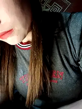 Snapshot of natra0033 chatting on February 20, 1:33 pm natra0033 online show from February 20, 1:33 pm