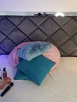 Lucia fastcollins online show from January 16, 1:04 pm