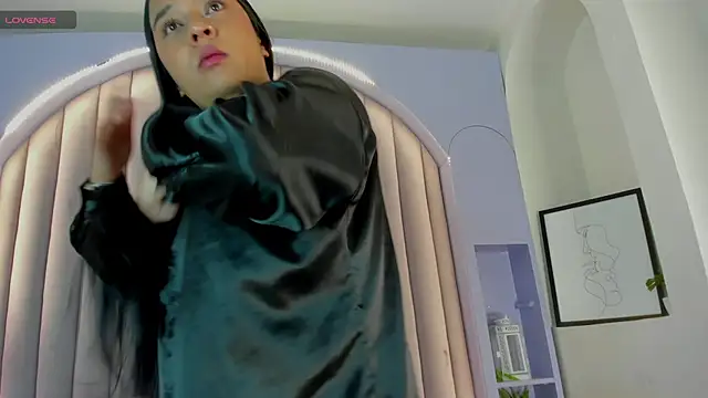 ChloeeMiller   online show from February 17, 11:50 am