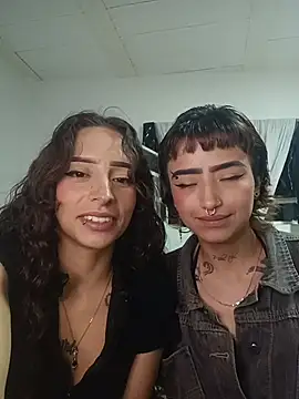 AlexxaAndRileyy online show from May 8, 4:18 am