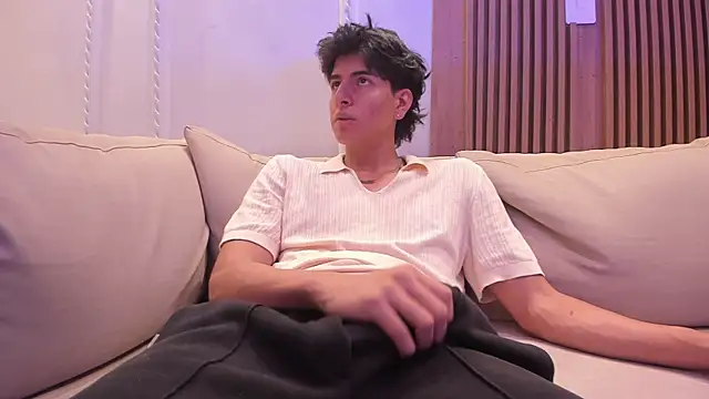 Snapshot of noahx_valko chatting on January 13, 2:00 pm noahx valko online show from January 13, 2:00 pm