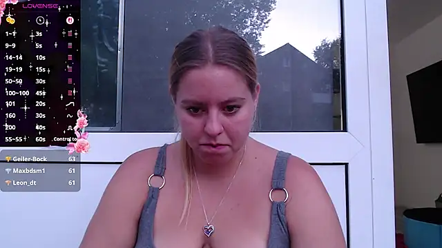 Snapshot of Mia_lou05 chatting on July 12, 7:49 pm Mia lou05 online show from July 12, 7:49 pm