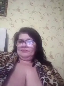 NysiOlsen online show from April 4, 9:56 pm