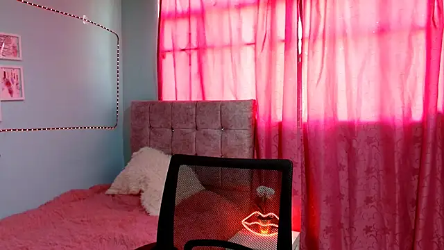 Snapshot of talia_mystic chatting on February 9, 1:26 pm talia mystic online show from February 9, 1:26 pm